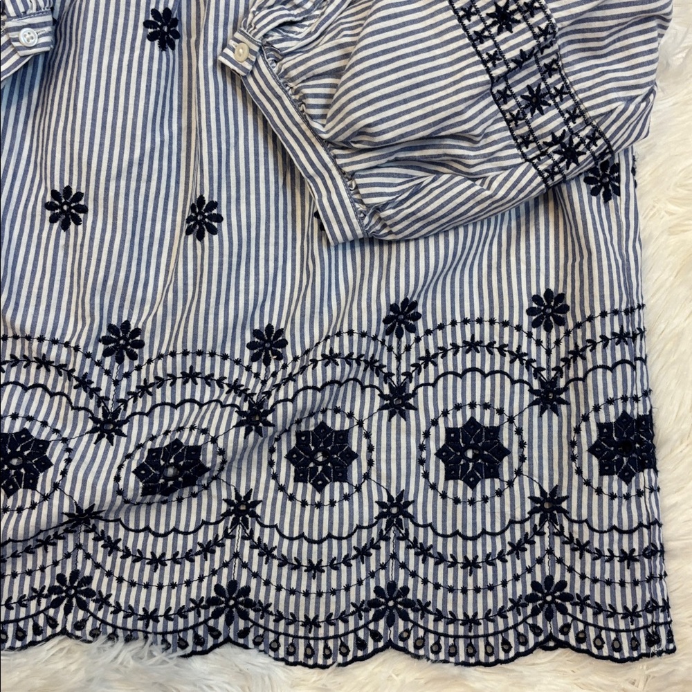 Crown & Ivy Blue & White Striped Top Navy Floral Embroidered Eyelet Design SZ M - Picture 6 of 6